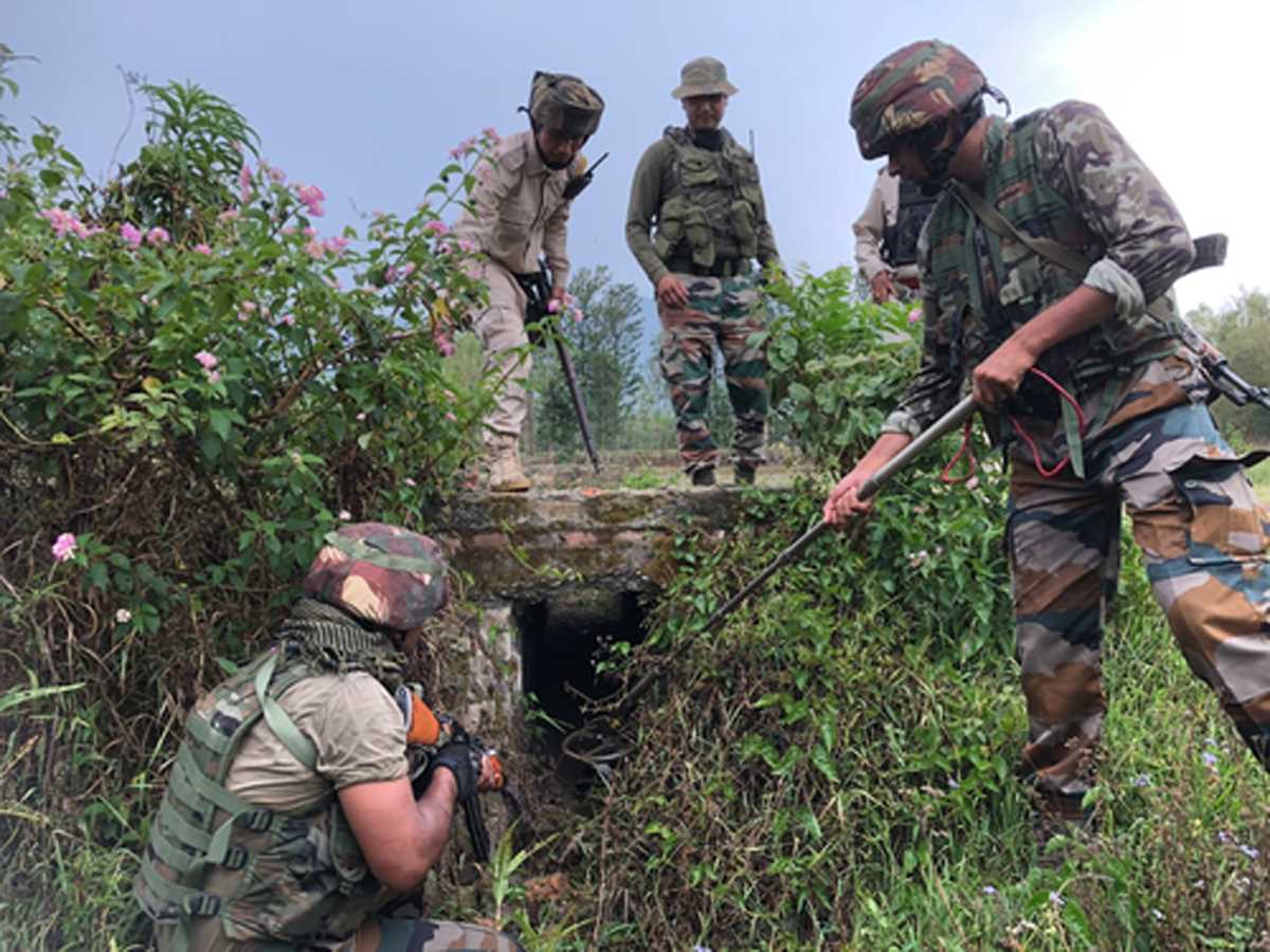 मणिपुर में हिंसा फैलाने के लिए ड्रोन, अत्याधुनिक हथियारों का इस्‍तेमाल, सुरक्षा बल हथियार बरामद करने की कोशिश में
